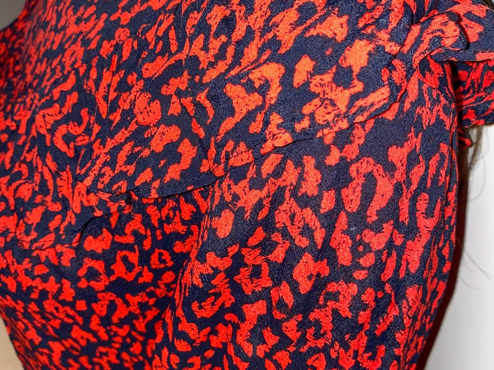 rood met zwart jurkje